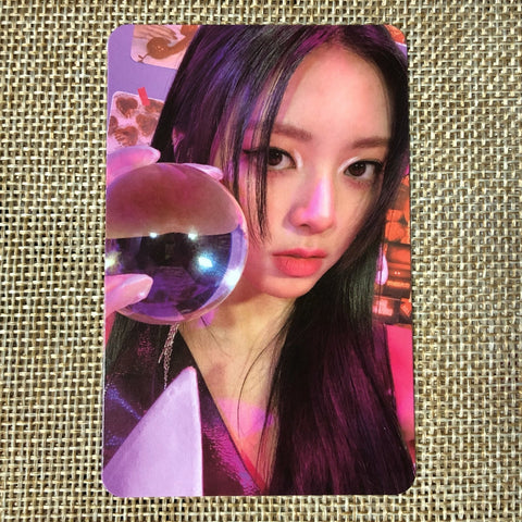 ITZY YUNA #5 [ GUESS WHO ] Official Special Photocard / New / Gift