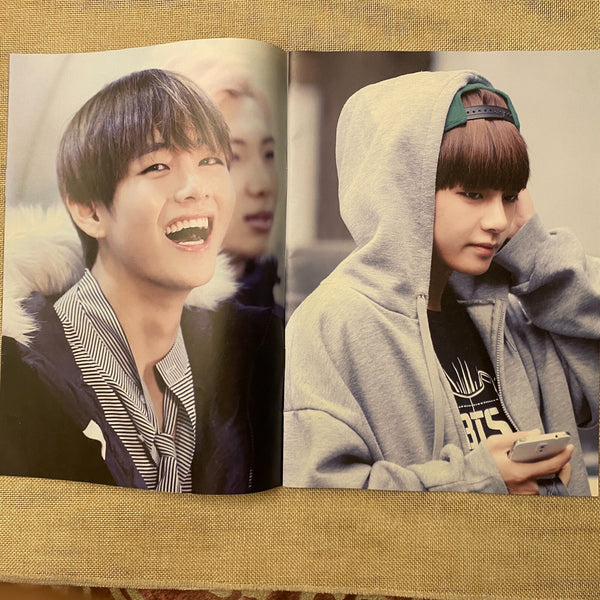BTS V [ Romantic Blossom Exhibition Photobook ] 48 pg / New, Rare / Gift
