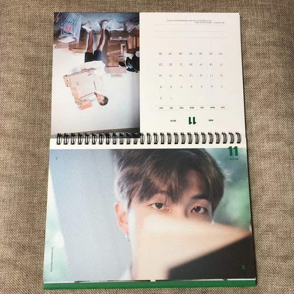 BTS [ 2019 Season's Greetings ] Official Desk Calendar / New, Rare / Gift