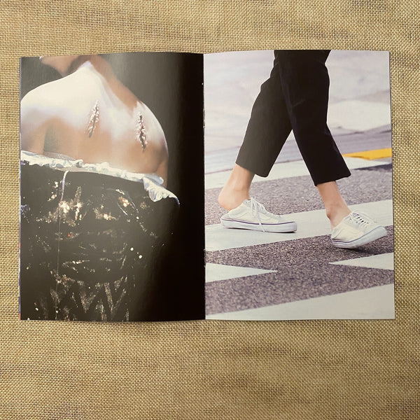 BTS V [ POINT TAETAELAND Exhibition Mini Photobook ] 16 pg / New / Gift