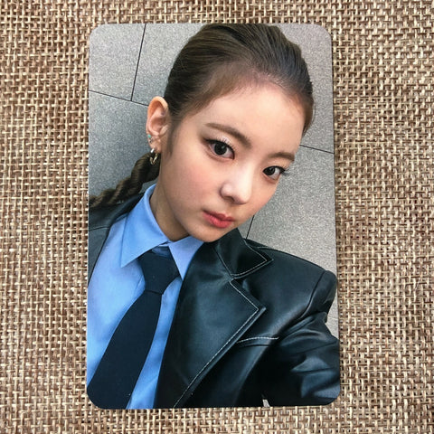 ITZY LIA [ GUESS WHO Soundwave POB ] Official Photocard / New / Gift