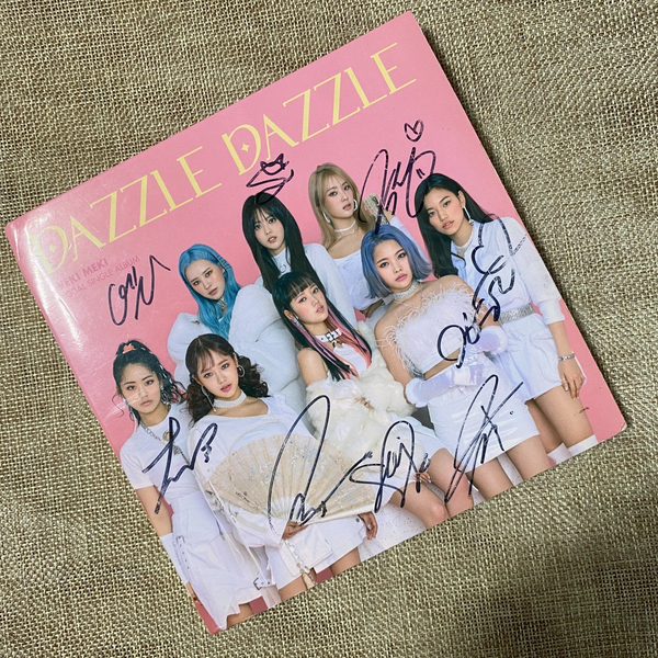 WEKI MEKI All Member SIGNED Promo Album Autographed [ Dazzle Dazzle ]  Used/+GFT