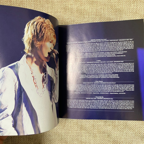 SHINEE [The 1st Concert SHINEE WORLD] CD Set, 2 Discs + Photobook / Good / Gift