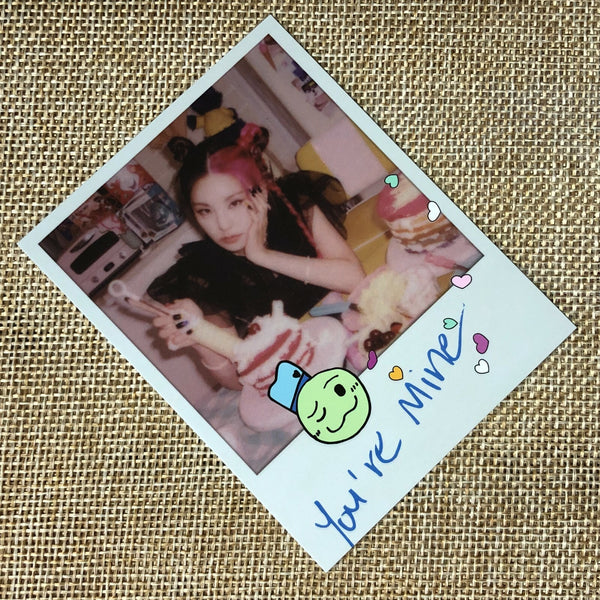 ITZY YEJI #2 [CRAZY IN LOVE] Official Polaroid Photocard, 1st Album / New / Gift