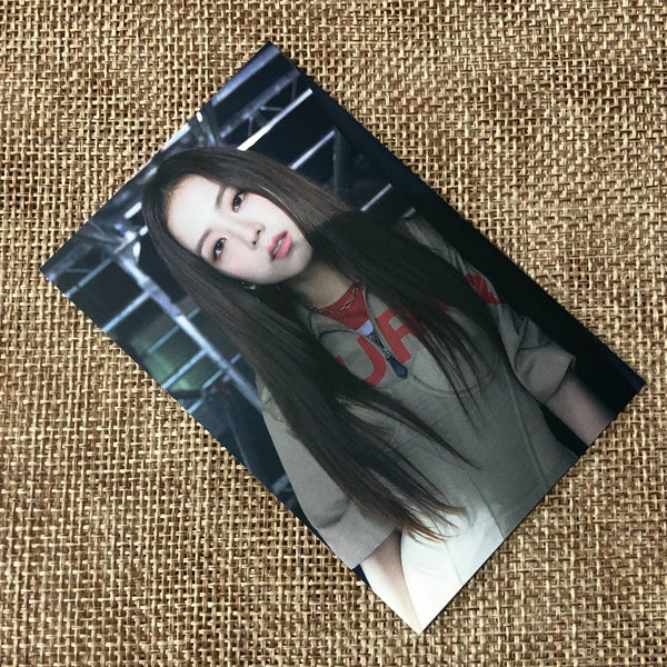 BLACKPINK JISOO #3 [2019 Concert PRIVATE STAGE Chapter 1] Official Photocard /+G