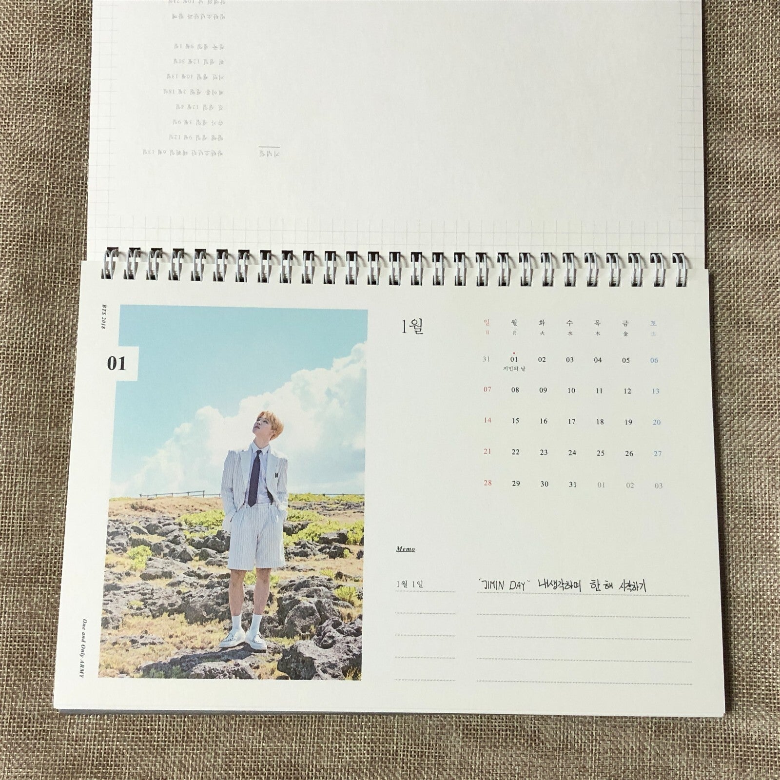 BTS [ 2018 Season's Greetings ] Official Desk Calendar / New, Rare / Gift