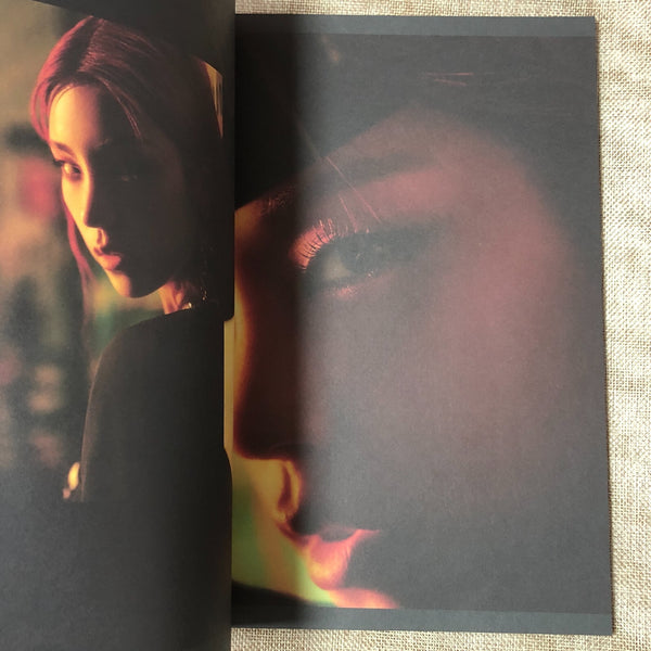 ITZY [GUESS WHO] Signed Night Ver. Promo Album CD+Photobook+PC / Autographed /+G