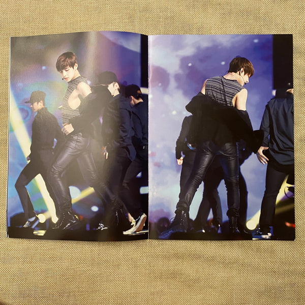 BTS V [ TAETAELAN Exhibition Mini Photobook ] 24 pg / New, Rare / Gift