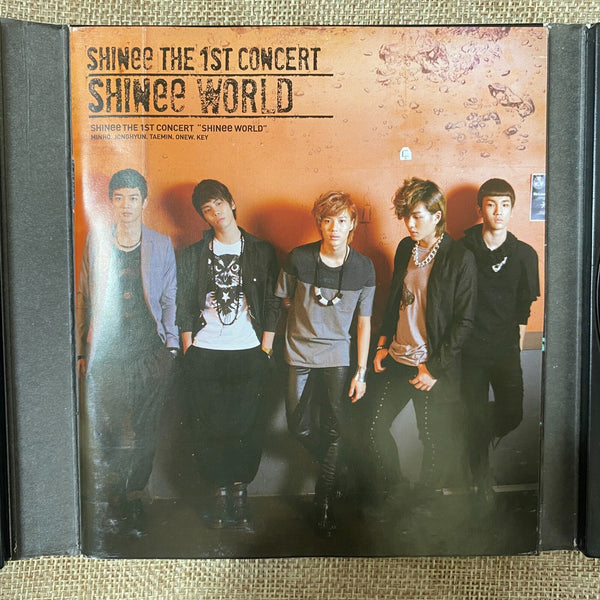 SHINEE [The 1st Concert SHINEE WORLD] CD Set, 2 Discs + Photobook / Good / Gift