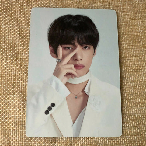BTS V  6/8 [ Map Of The Soul Tour Official Mini Photocard ] / New, Rare / +Gift