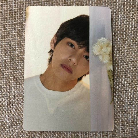 BTS V 2/8 [ Love Yourself World Tour Official Mini Photocard ] New / +Gift
